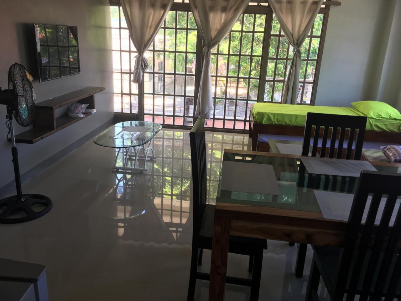 Beinte Singko De Marso Apartments Candon ภายนอก รูปภาพ