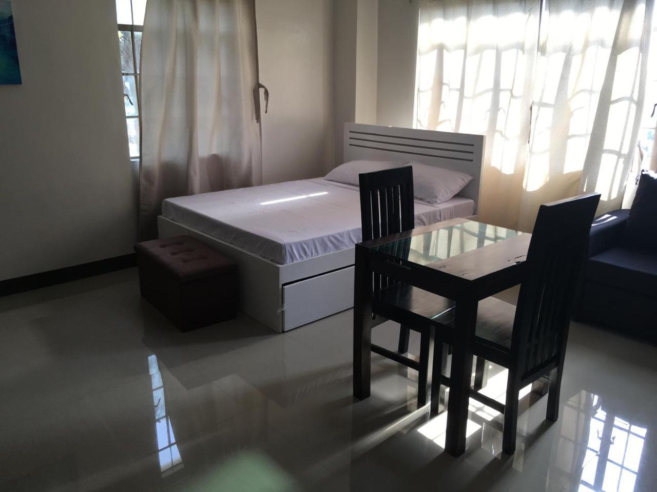 Beinte Singko De Marso Apartments Candon ภายนอก รูปภาพ