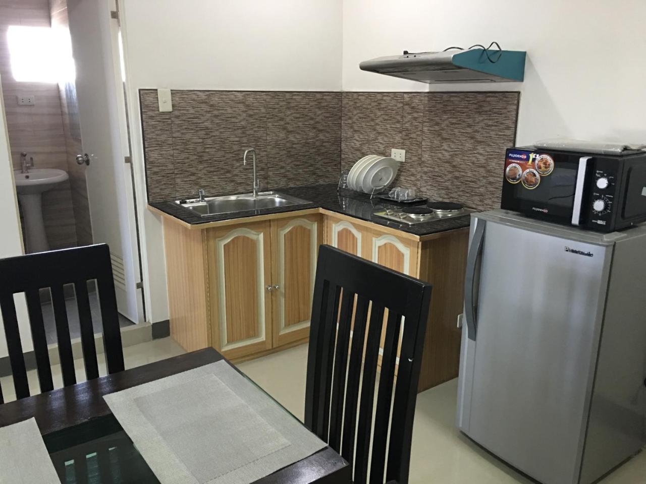 Beinte Singko De Marso Apartments Candon ภายนอก รูปภาพ