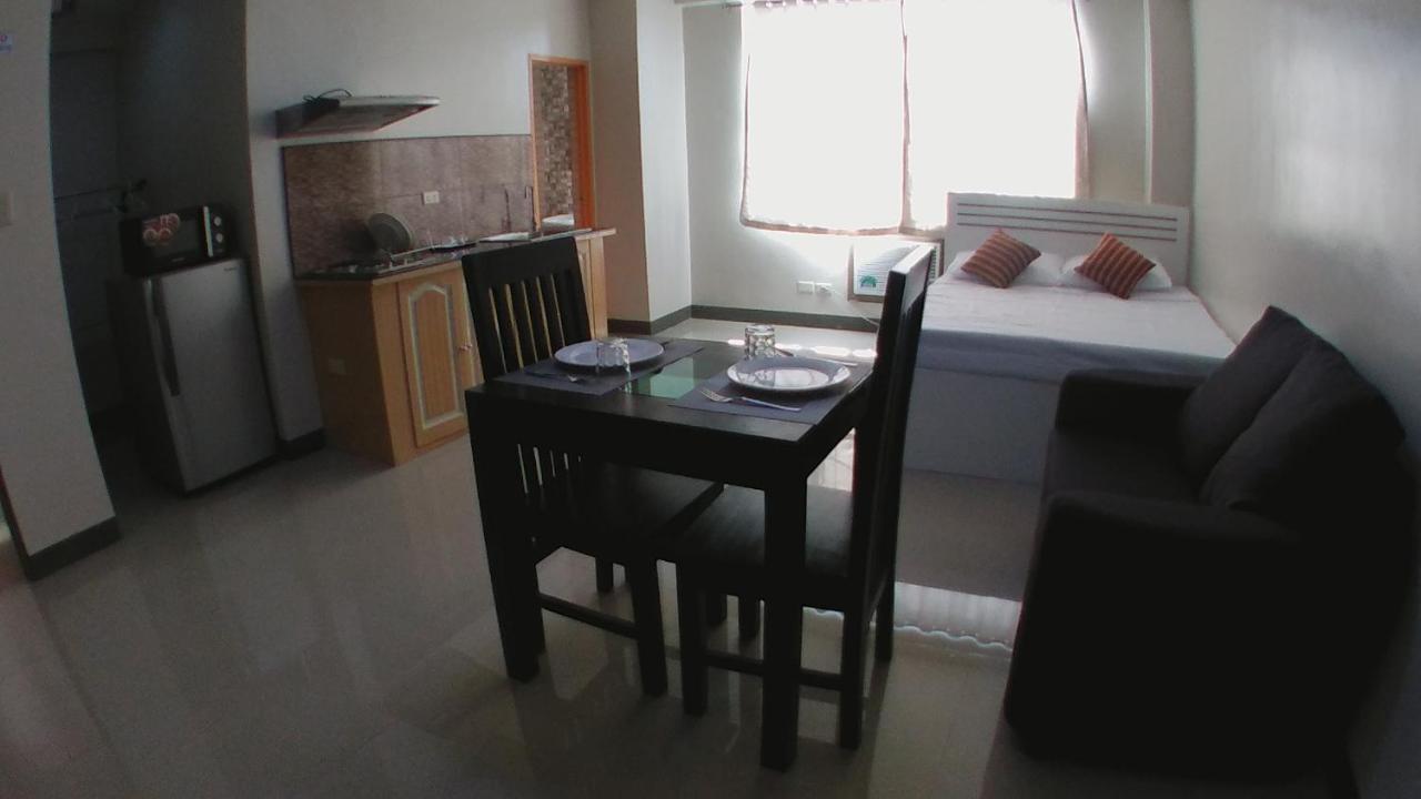 Beinte Singko De Marso Apartments Candon ภายนอก รูปภาพ