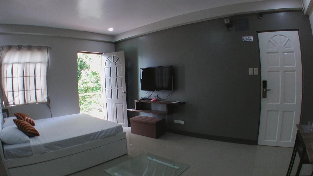 Beinte Singko De Marso Apartments Candon ภายนอก รูปภาพ