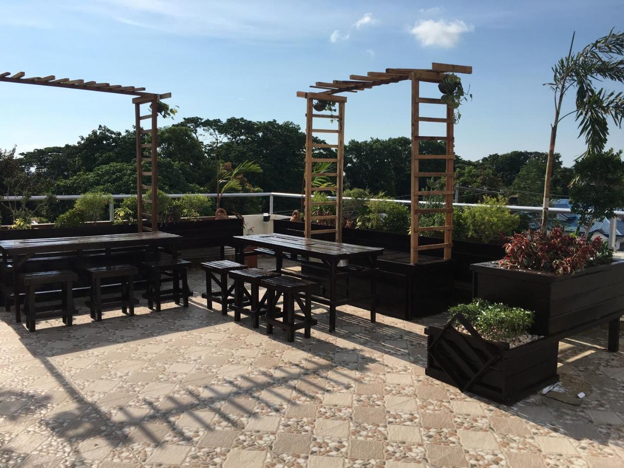 Beinte Singko De Marso Apartments Candon ภายนอก รูปภาพ