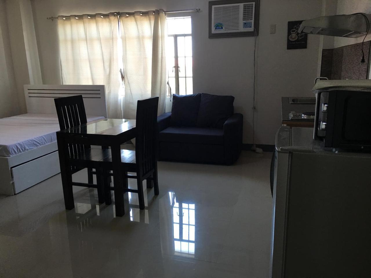 Beinte Singko De Marso Apartments Candon ภายนอก รูปภาพ