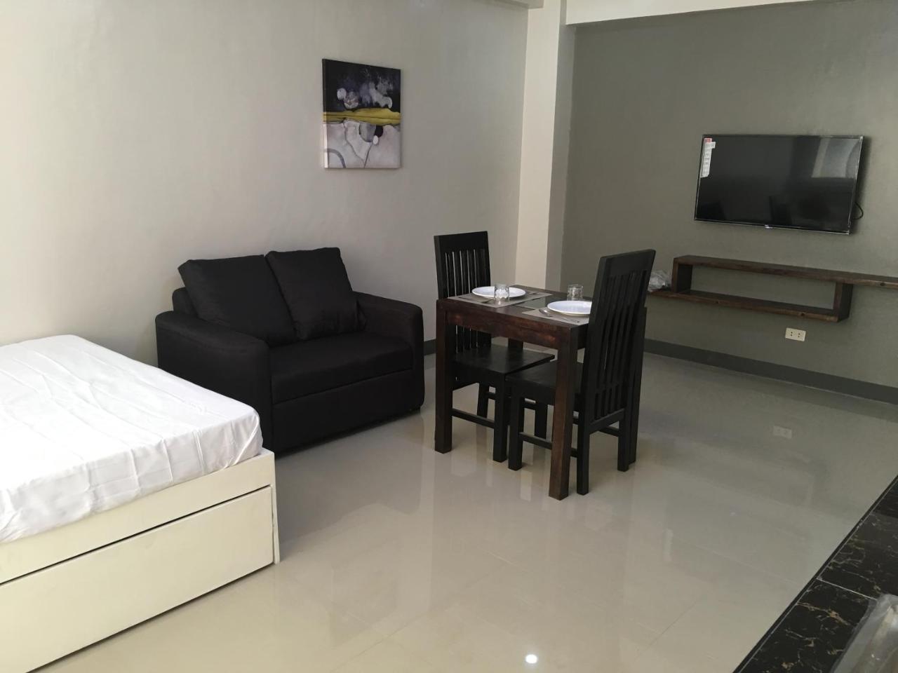 Beinte Singko De Marso Apartments Candon ภายนอก รูปภาพ