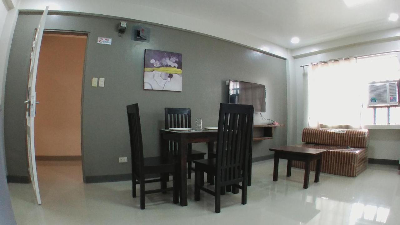Beinte Singko De Marso Apartments Candon ภายนอก รูปภาพ