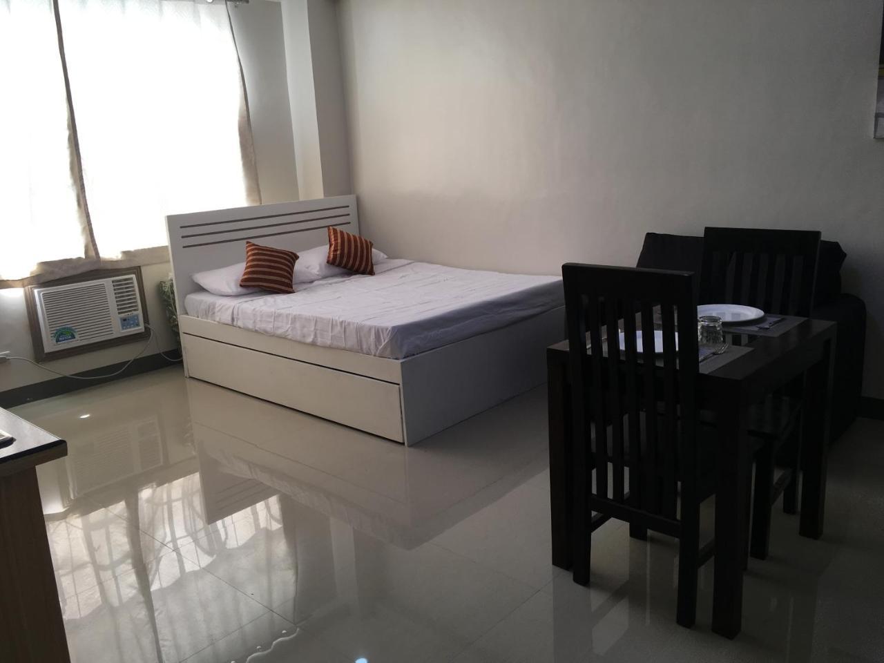 Beinte Singko De Marso Apartments Candon ภายนอก รูปภาพ