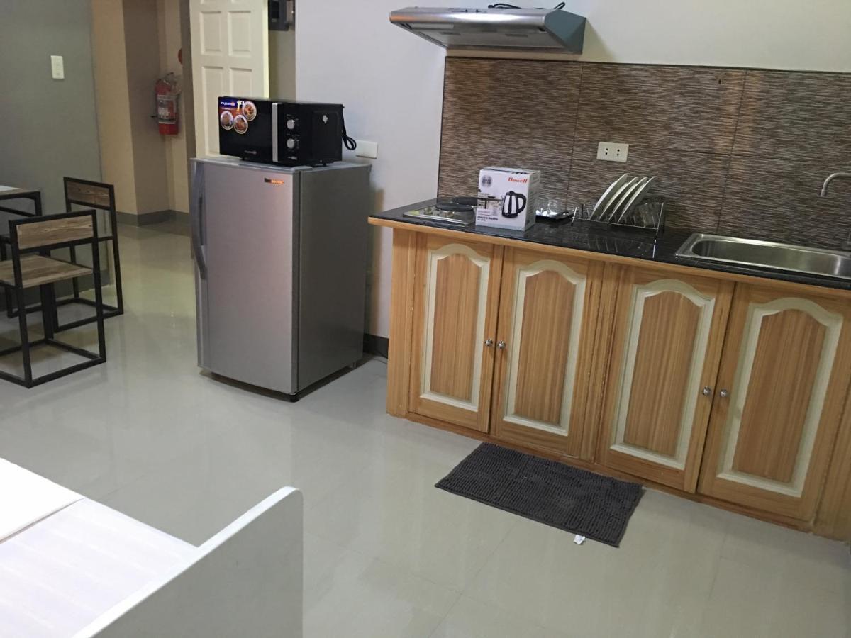Beinte Singko De Marso Apartments Candon ภายนอก รูปภาพ