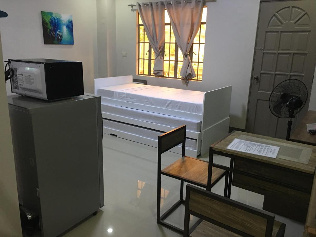 Beinte Singko De Marso Apartments Candon ภายนอก รูปภาพ