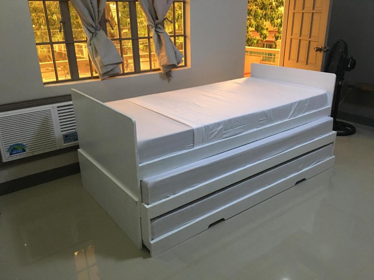 Beinte Singko De Marso Apartments Candon ภายนอก รูปภาพ
