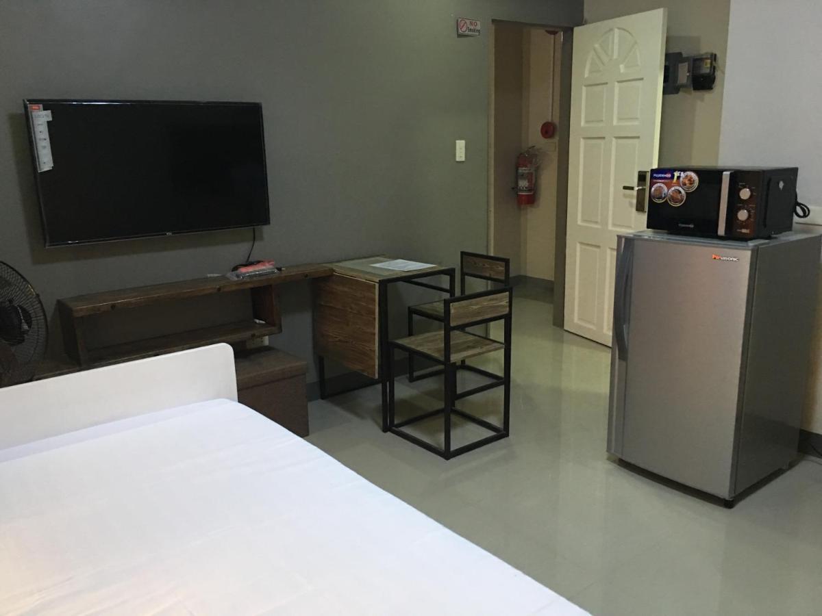 Beinte Singko De Marso Apartments Candon ภายนอก รูปภาพ
